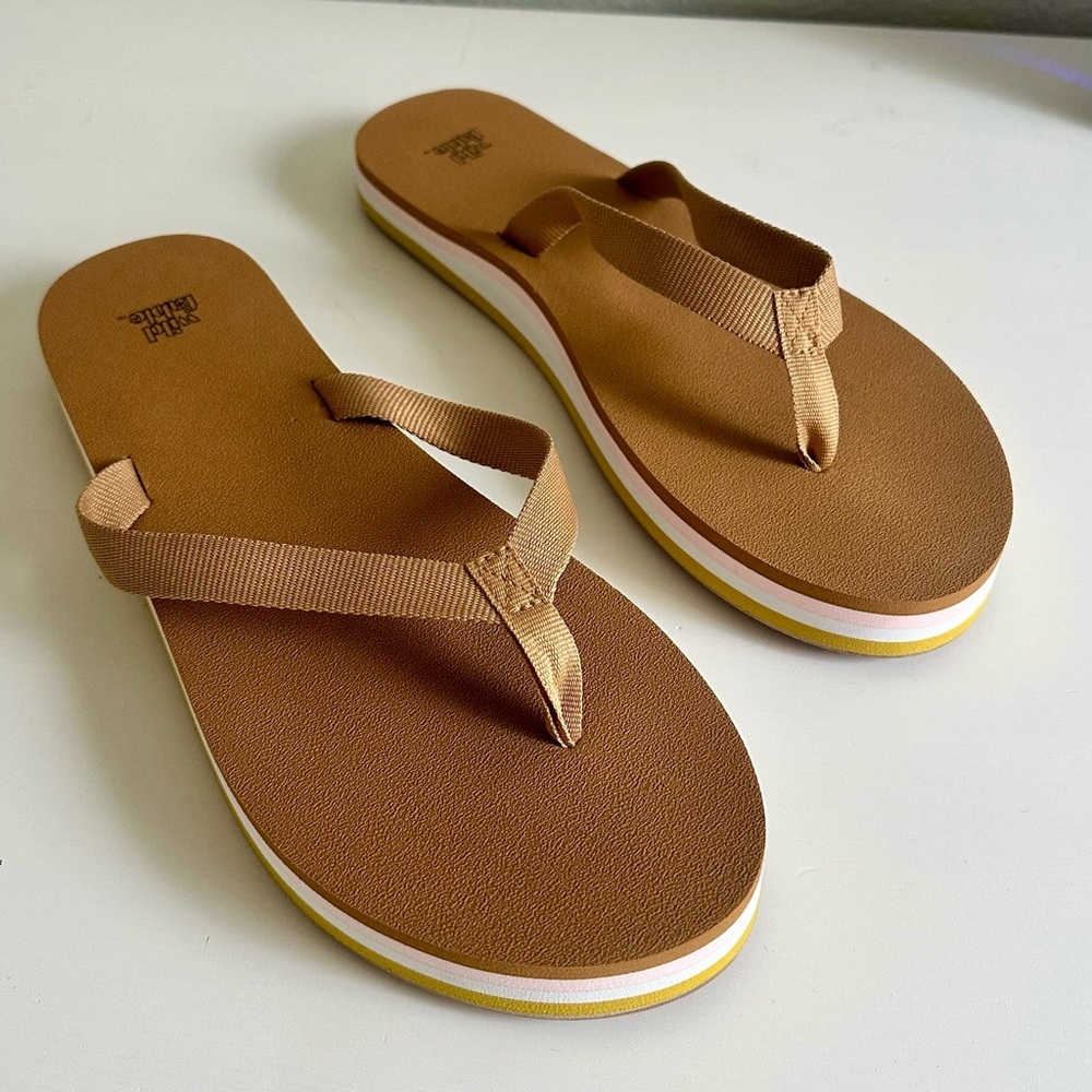 Wild Fable Pink Mustard Tan Flip Flops Size 10 - Picture 1 of 5